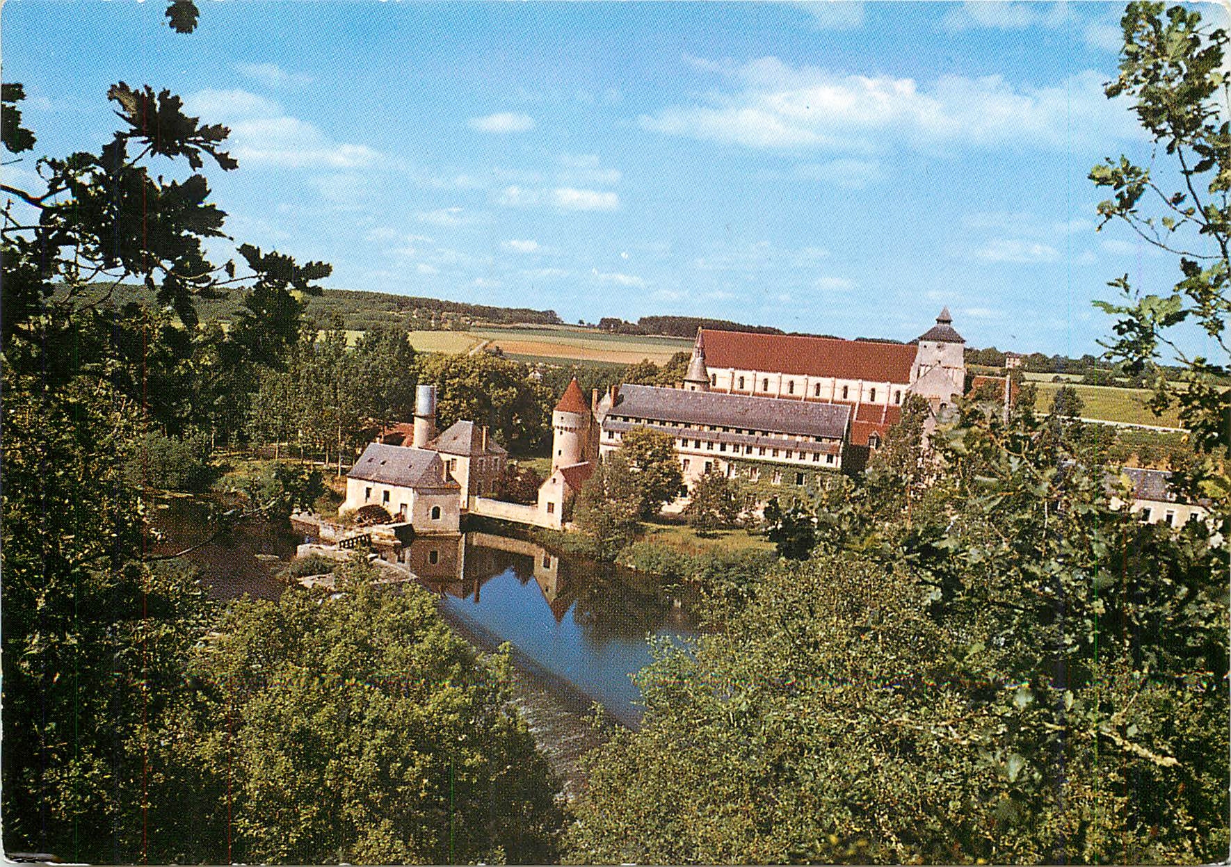 CPM Le Berry Touristique Fontgombault (Indre) L'Abbaye)