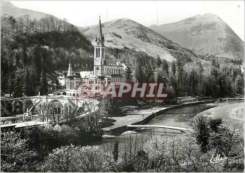 CPM Lourdes (H P) La Basilique le Gave et les nouveau pont