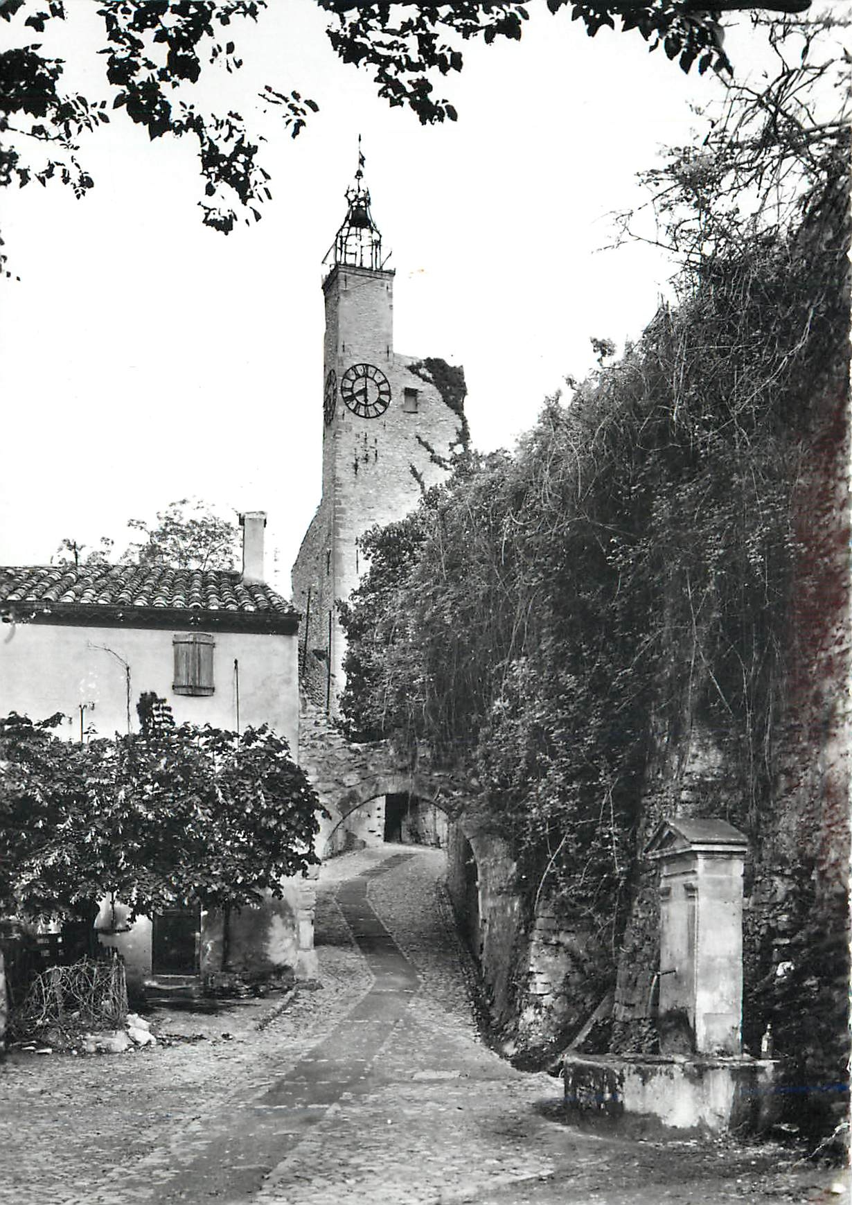CPM Vaison La Romaisse (Vaucluse) La Pompei Francaise le Beffroi
