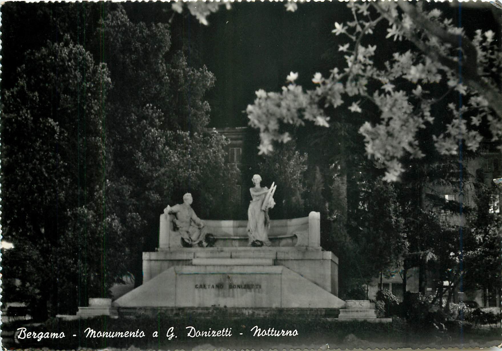 CPM Bergamo Monumento a g Donireti Notturno