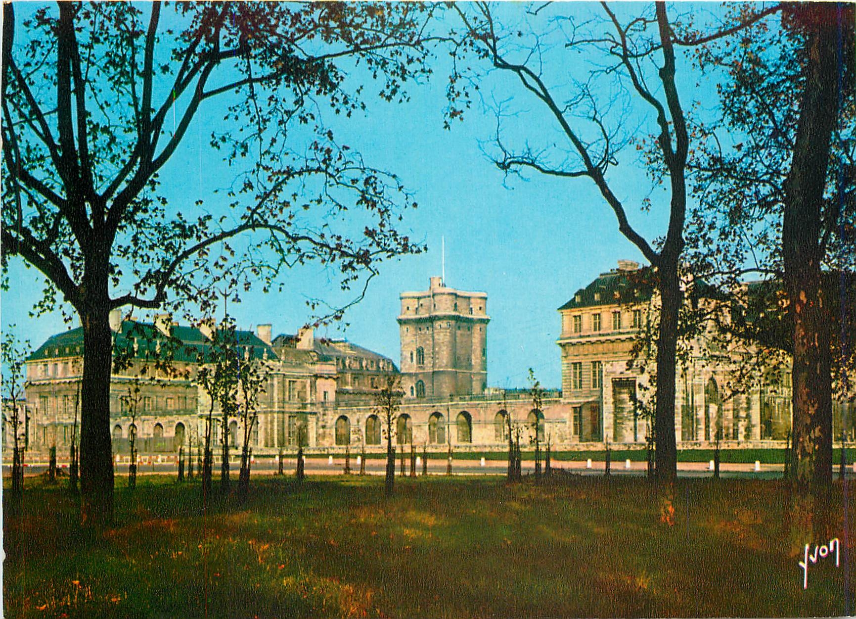 CPM Couleurs et Lumiere de France Chateau de Vincennes (Val de Marne) De l'esplanade du chateau l'on