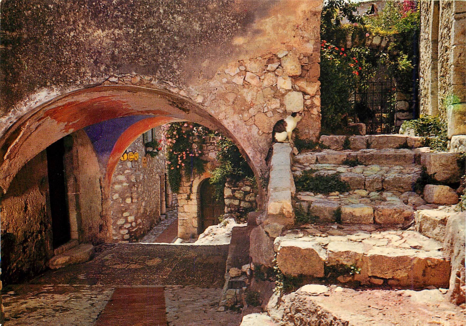 CPM Eze Cote d'Azur French Riviera Vieille ru pittoresque chapelle des Penitents Blancs