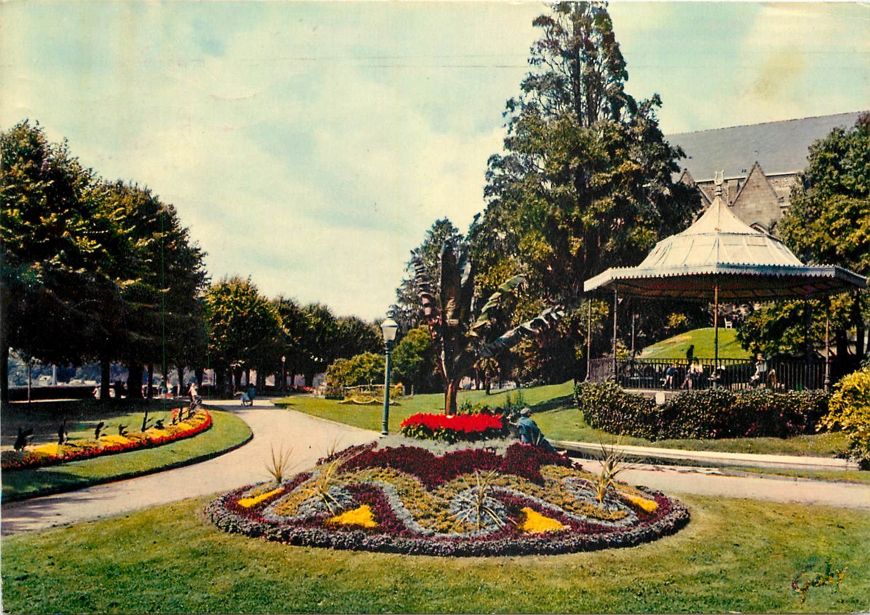 Fougères (Ille-et-Vilaine) — La place aux arbres — Aptand Maréchal, Nantes