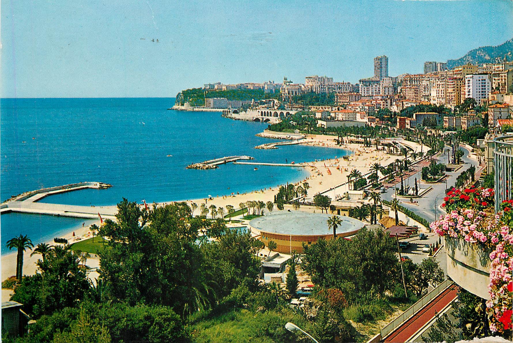 CPM Monaco Le Sea Club L4avenue Princesse Grace Au loin le rocher et le Fort Antoine