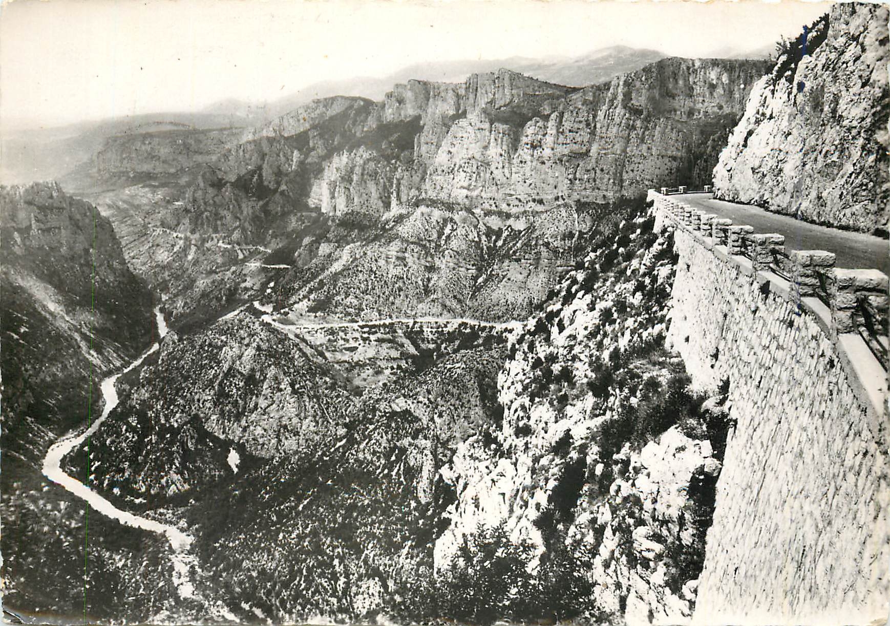 Gorges du Verdon — Corniche Sublime — Le Cirque de Vaumale vu de la montée au Col d'Illiaire — Éditions Photoguy