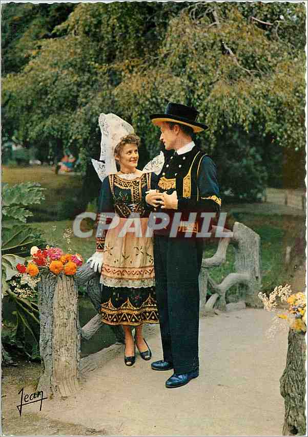 CPM La Bretagne Couple de la region d'Elliant Folklore