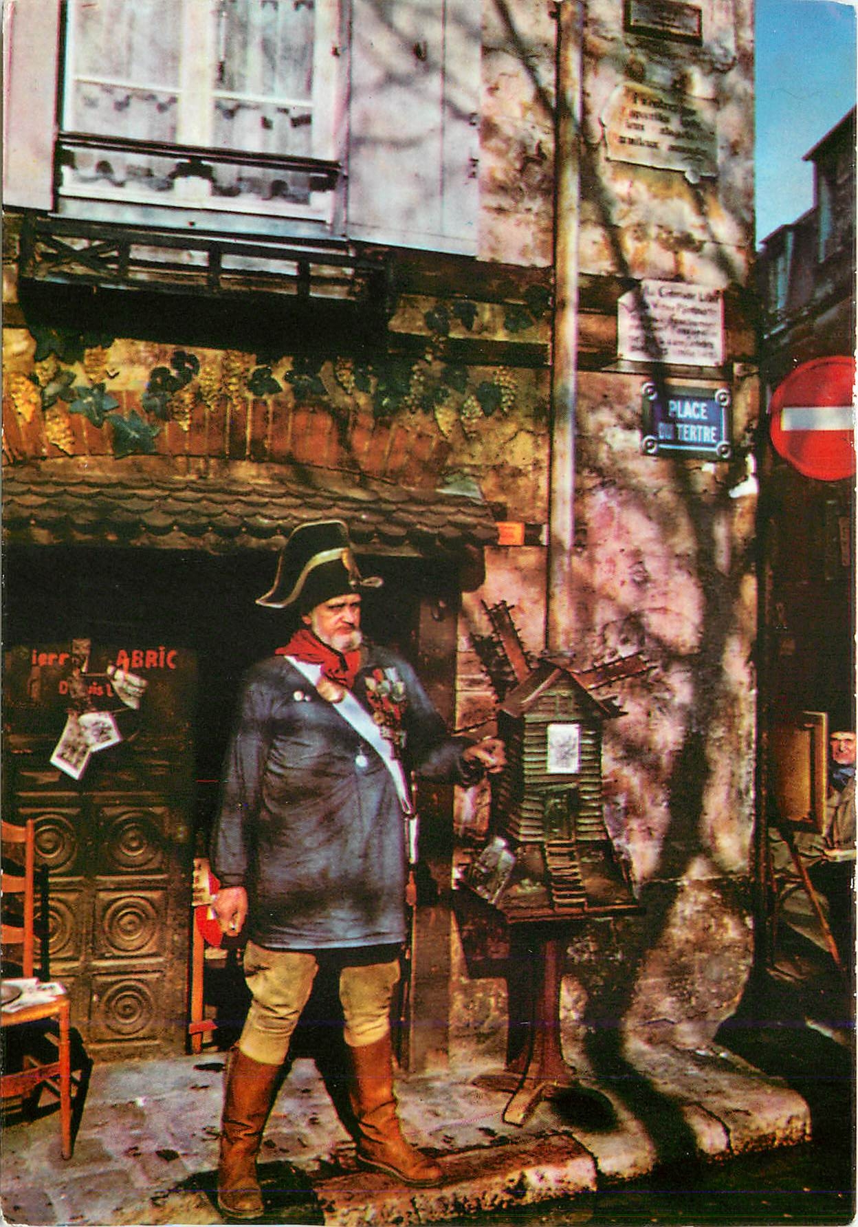 CPM Paris La Place du Tertre et le Garde Champetre