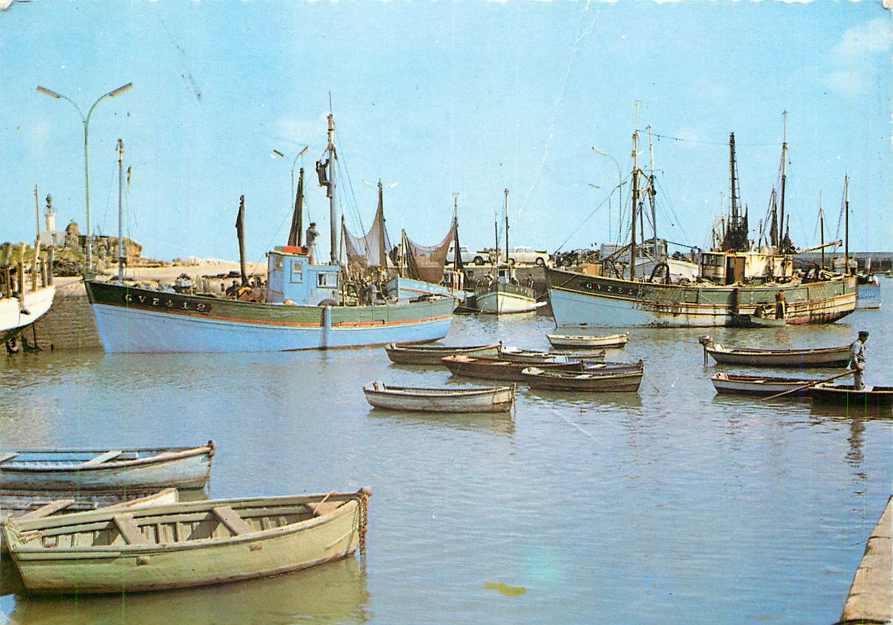 CPM La Bretagne lesconil (Finistere) Un coin du Port Bateaux