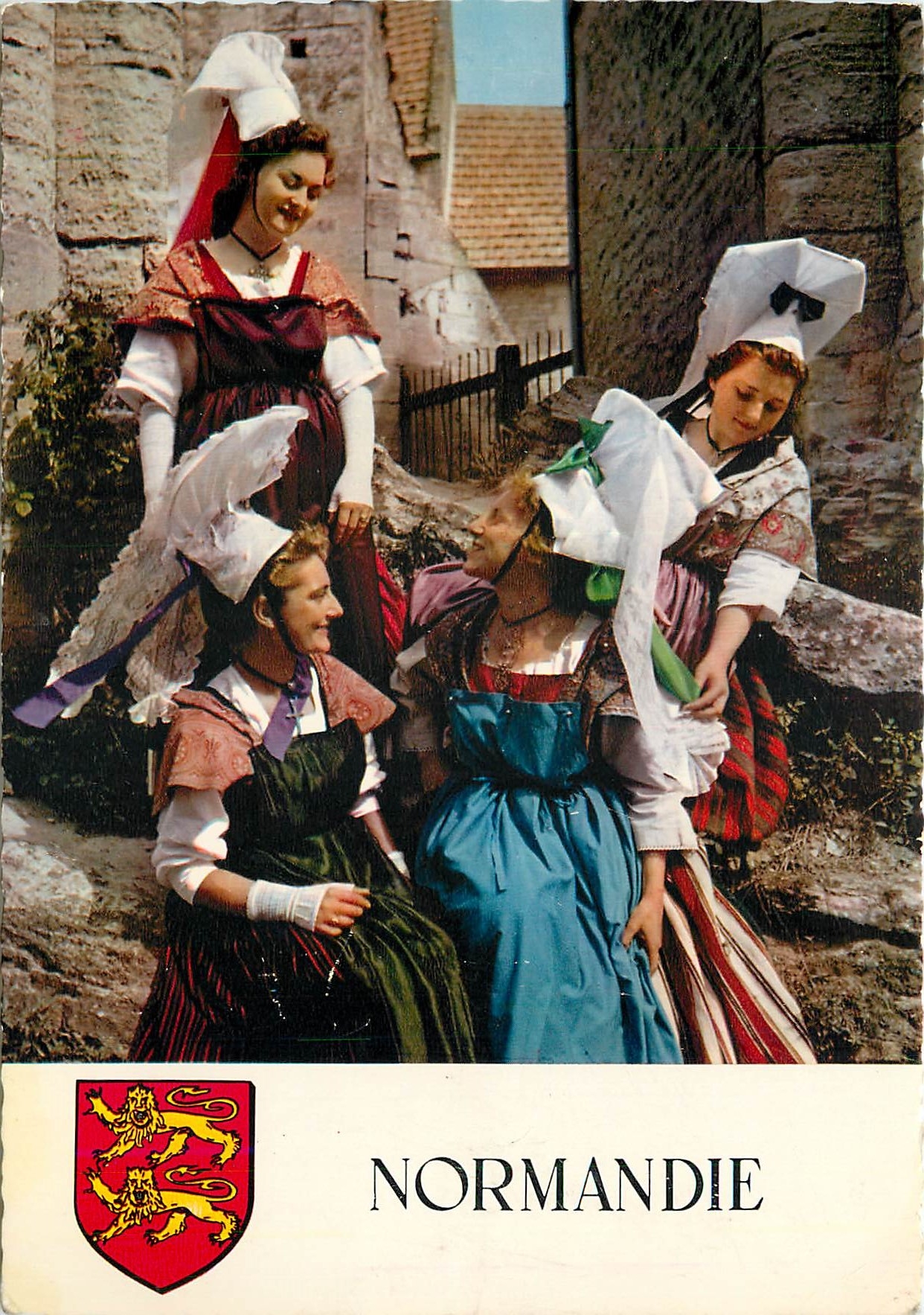 Jeunes paysannes d'Harcourt - Normandie — Éditions M. Huet, série 62