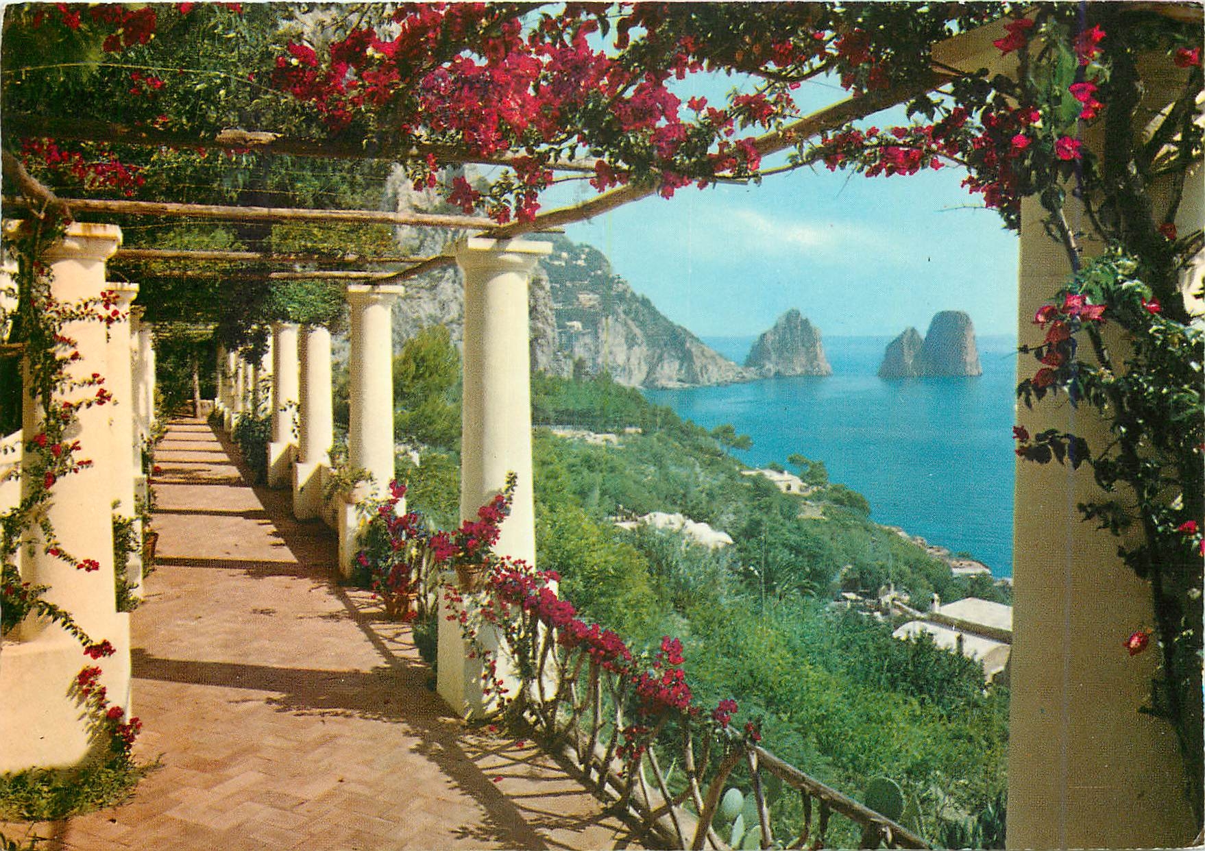 CPM Capri Les Faraglioni vus d'une Villa de Capris