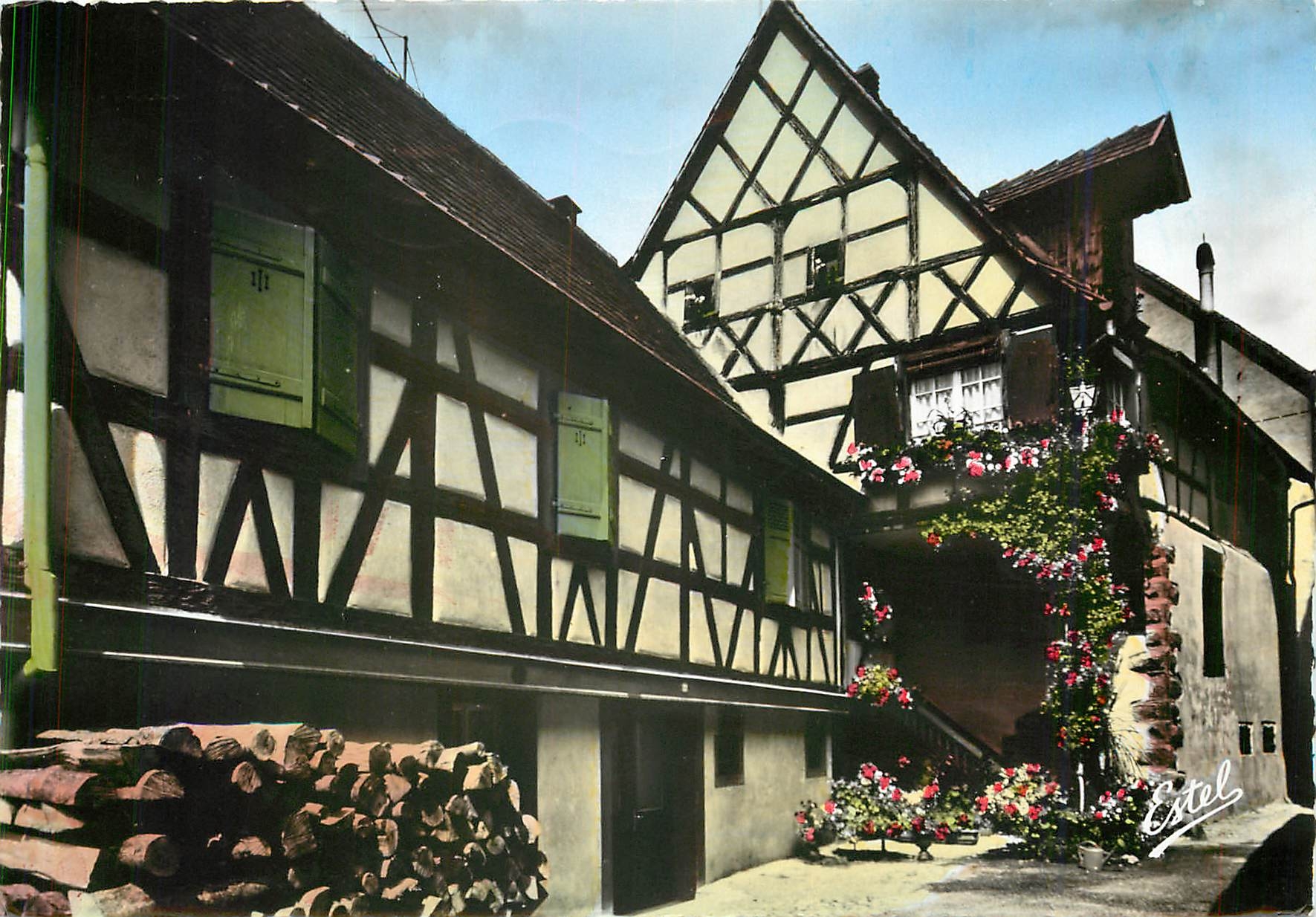Kayserberg — Cour d'une vieille demeure — Estel