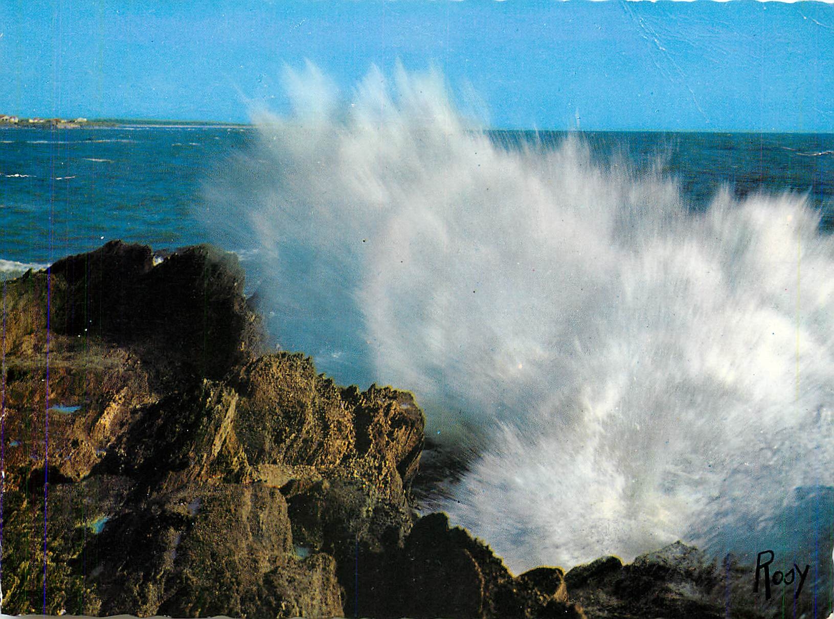 Vague se brisant sur les rochers — 1155 — La Bernerie — Éditeur F. Chapeau, Nantes