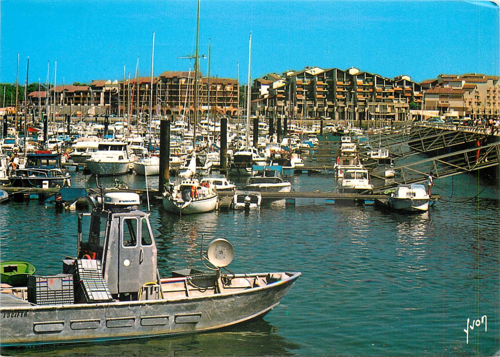 CPM Couleurs et Lumiere de France Les Landes Capbreton (Landes) Le Port de Plaisance et l'ensemble M