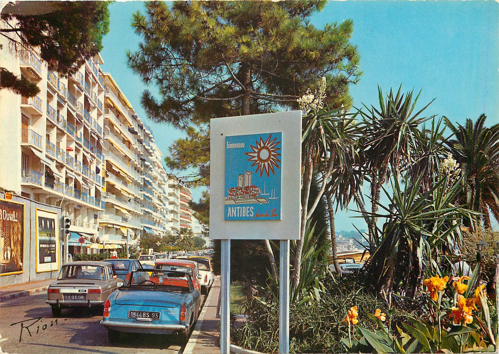 CPM La Cote d'Azur inoubliable Antibes Juan les Pins la Promenade du Soleil