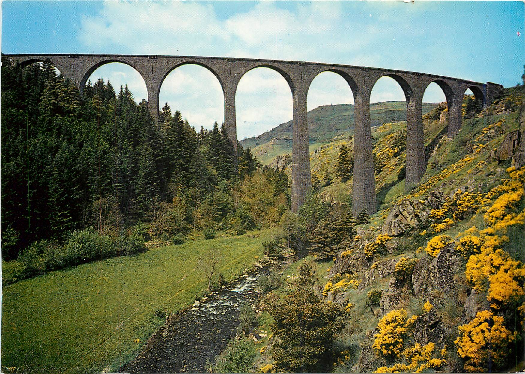CPM Le Monastier sur Gazeille (Hte Loire) Alt 950 m Viaduc de Recoumene sur la Gazellz Haut 66 m Lon