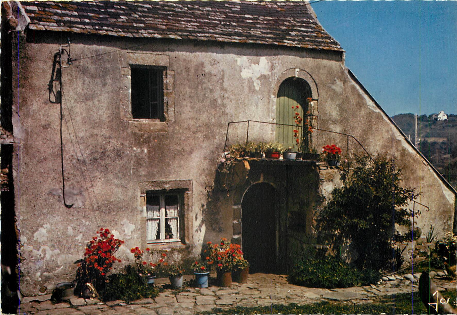 CPM Bretagne en couleurs Chaumiere en Bretagne region du Nod Finistere