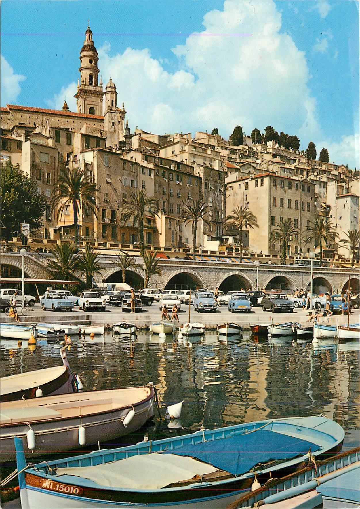 CPM Menton Un coin du Port et la Vieille ville