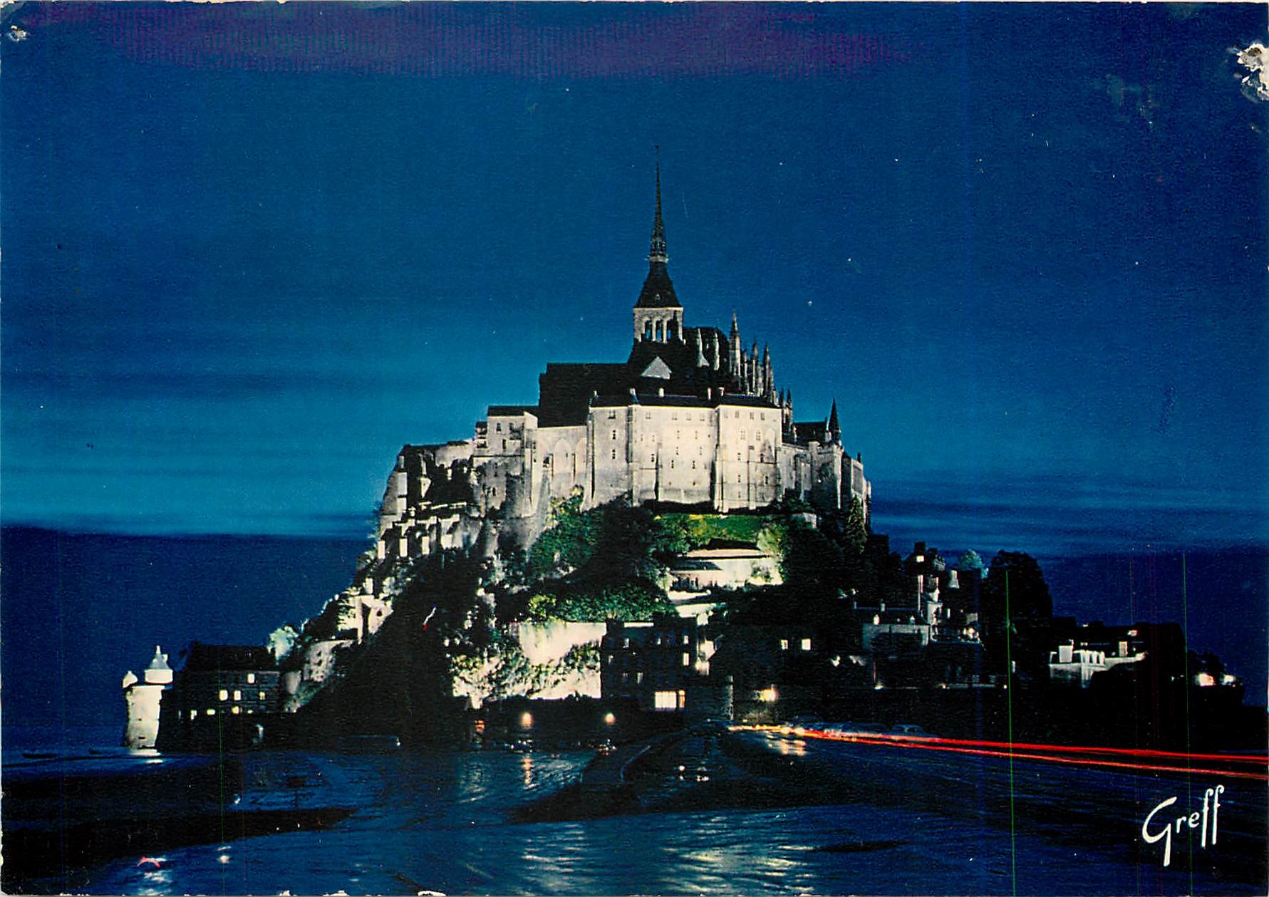 CPM En Normandie Mont Saint Michel (Manche) Illimination du Mont