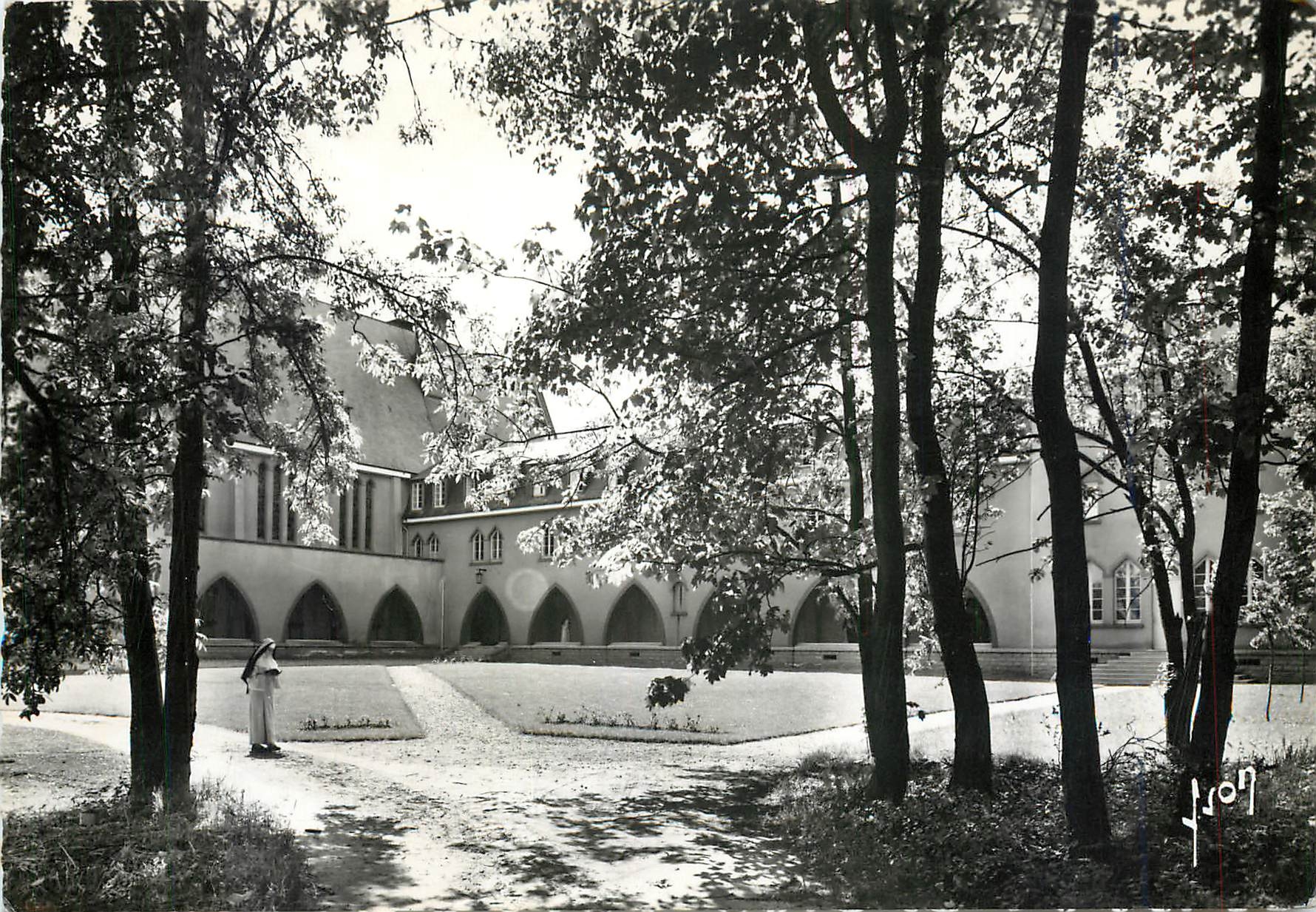 Institut Saint-Dominique — Prieuré N.D. de Toutes Grâces — Mortefontaine (Oise) — Éditions d'Art Yvon