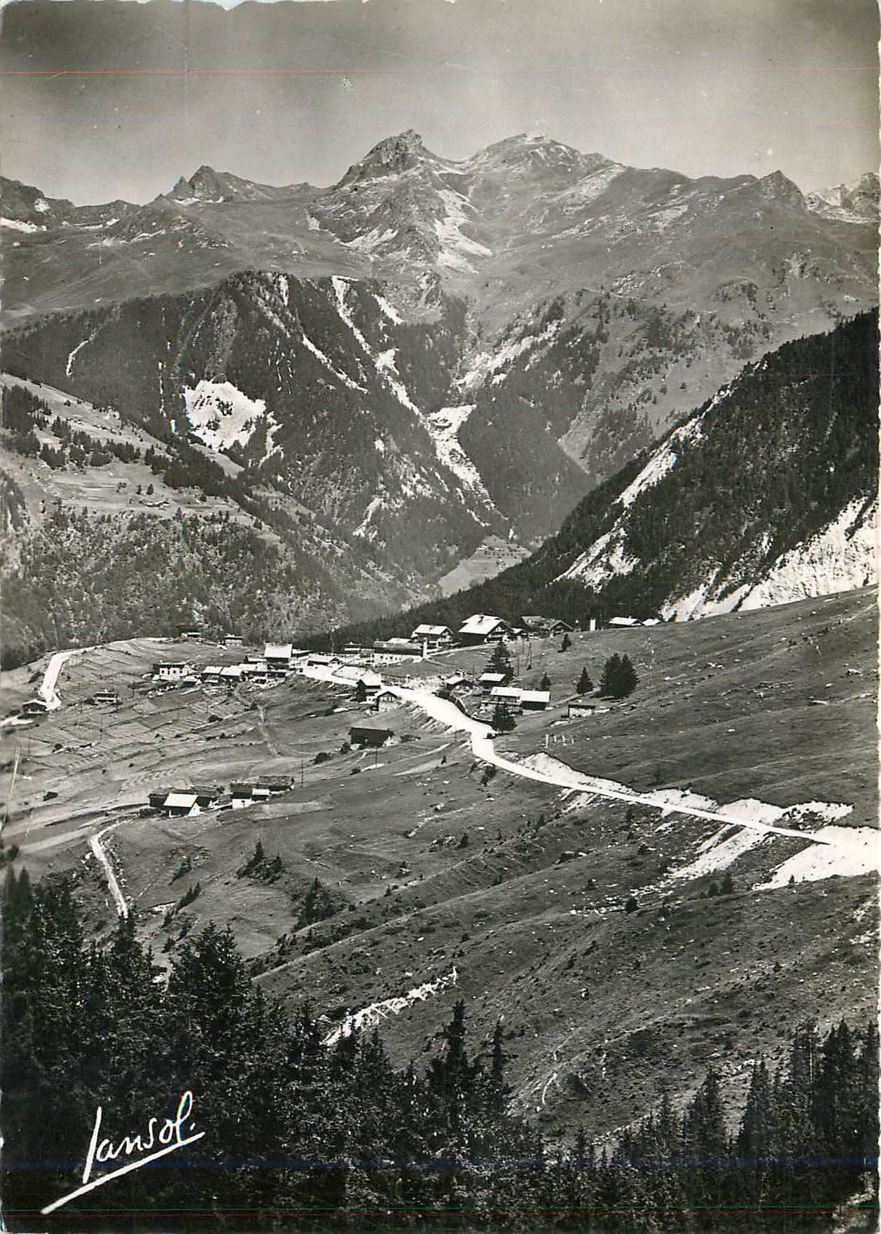 CPM Moriond (Savoie) Alt 1572 m vue generale et le Massif de Bellecote