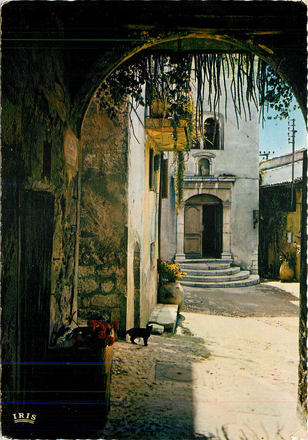 CPM Reflets de la Cote d'Azur Rue pittoresque dans un vieux village provencal