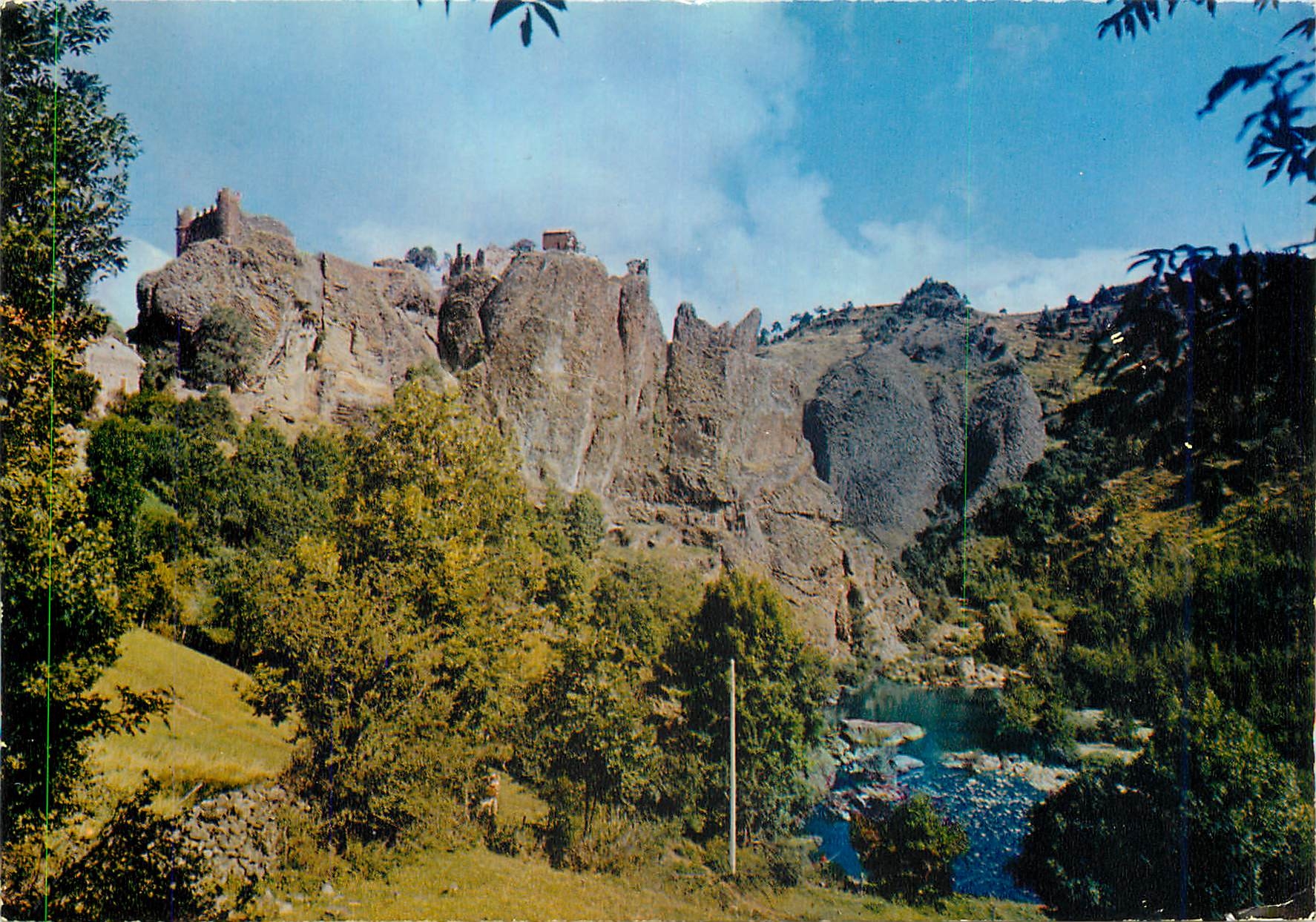 CPM La Haute Loire pittoresque Aux environs du Puy en Velay Allempdes les ruines du chateau au bas d