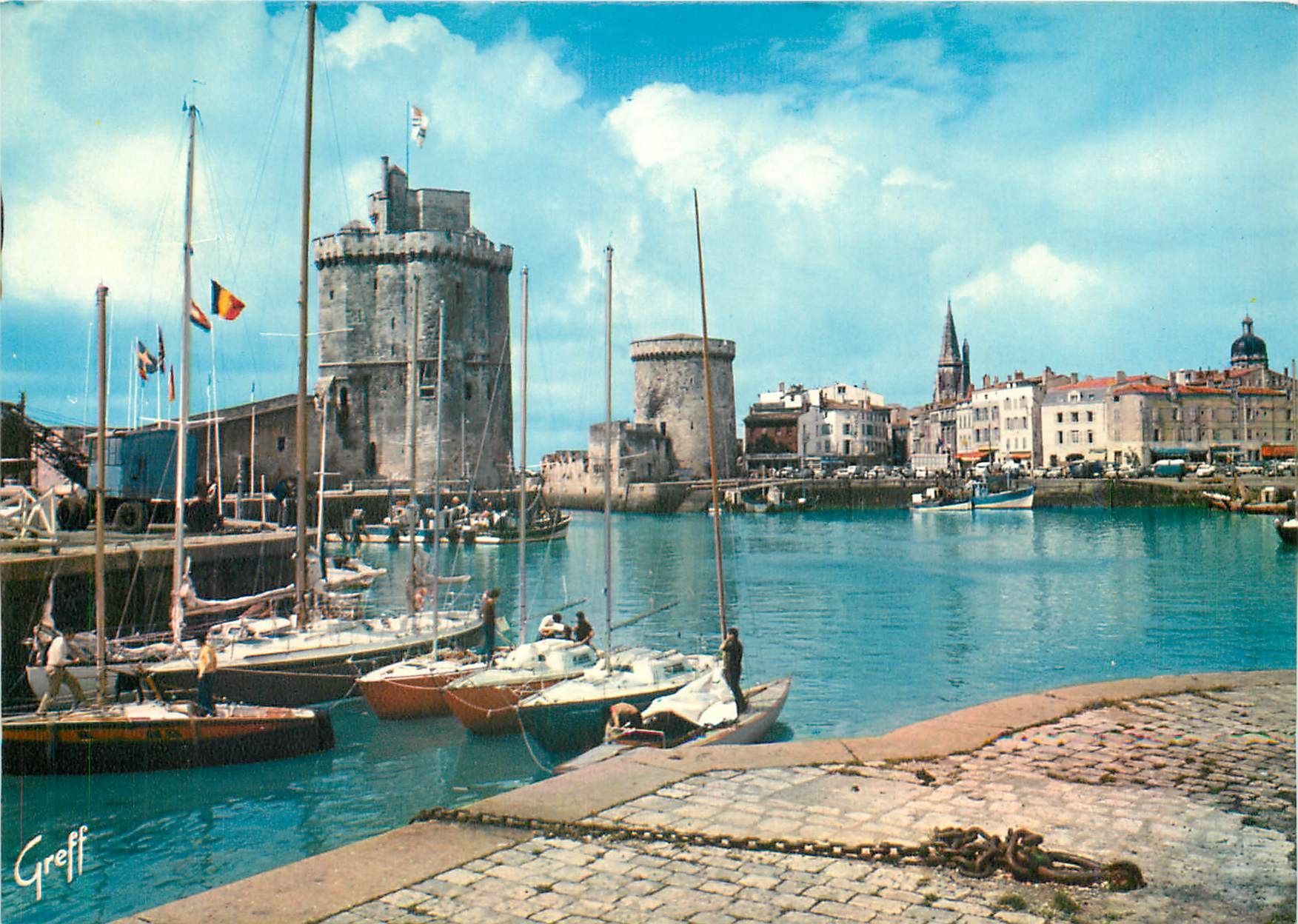 CPM En Aunis La Rochelle (Ch Mme) Le Port la Tour St Nicolas Bateaux