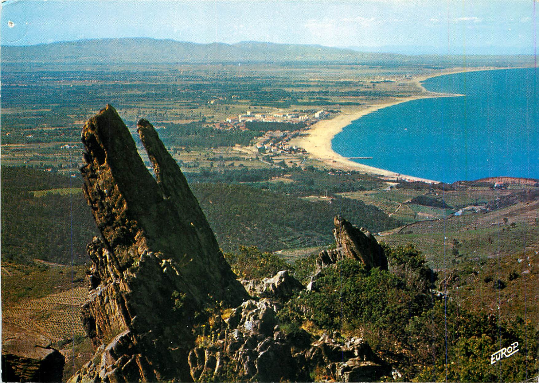CPM Cote Vermeille En montant a la Tour de Massane Vue sur Argeles au loin les Corbieres