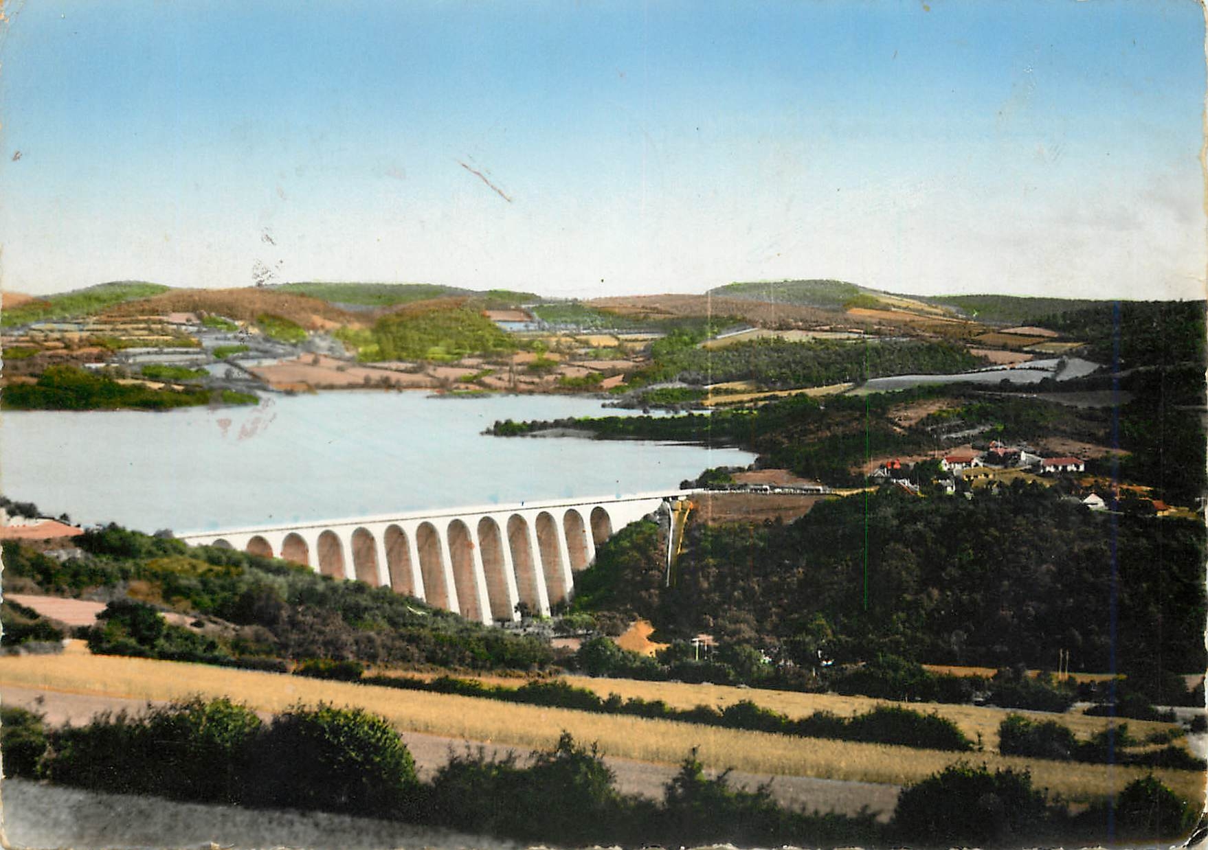 CPM Le Morvan Touristique Chaumard Pannesiere (Nievre) Vue generale du Lac de Pannesiere le Barrage