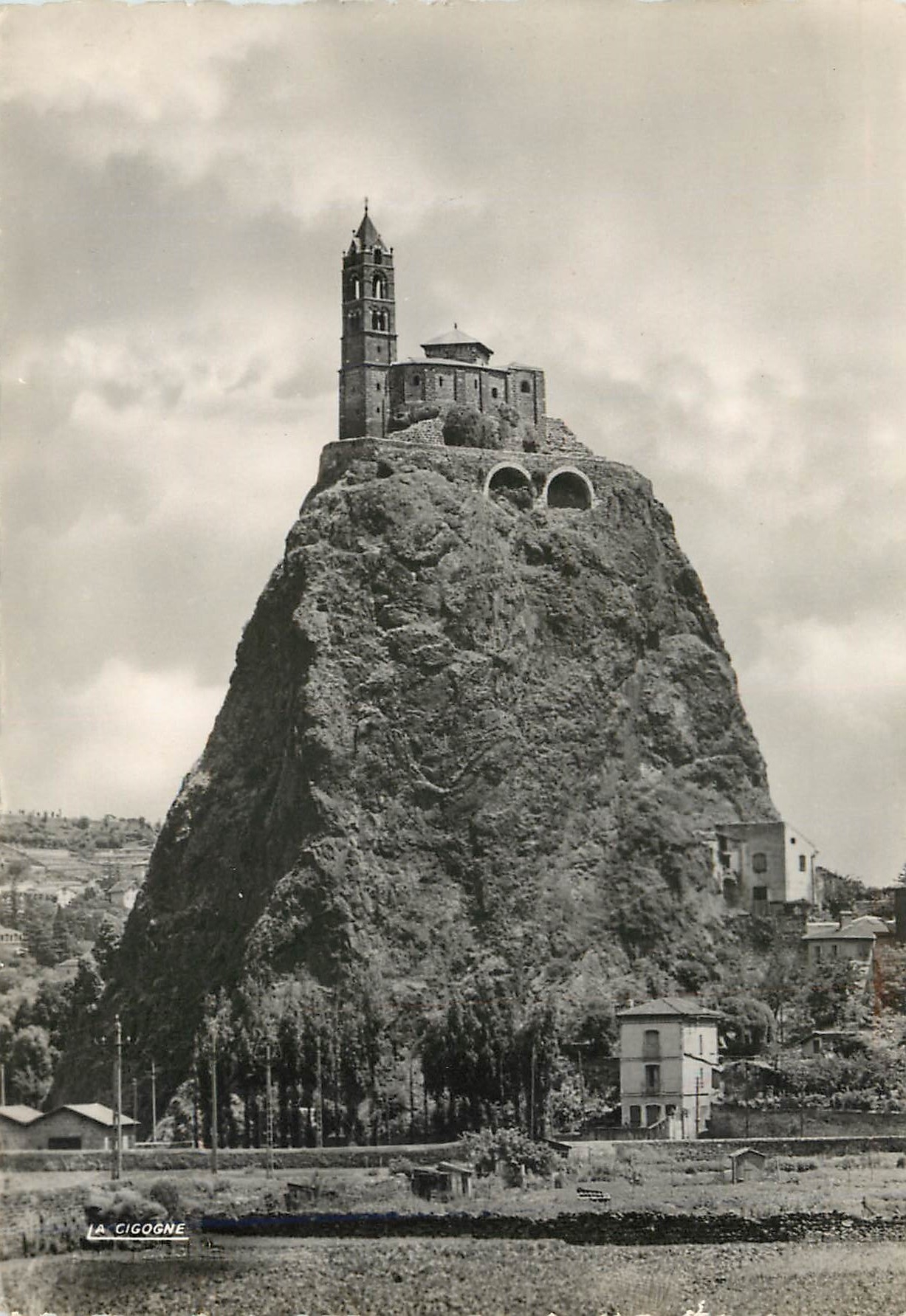 La Cigogne — Église Saint-Michel au sommet d'un rocher — Edit. « La Cigogne », pl. d'illustration André Lecomte, Série