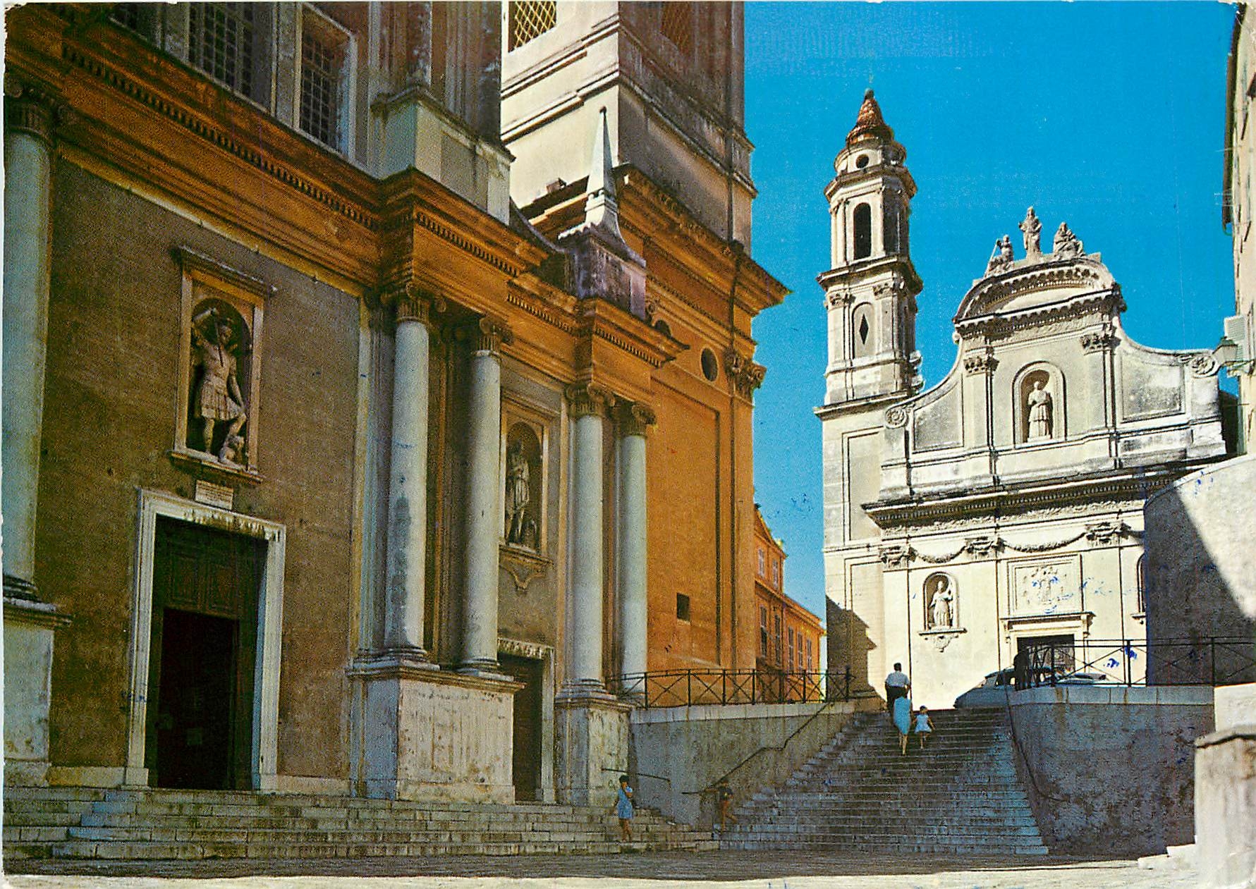 CPM Menton Le parvis de l'Eglise St Michel la chapelle des Penitents Blancs