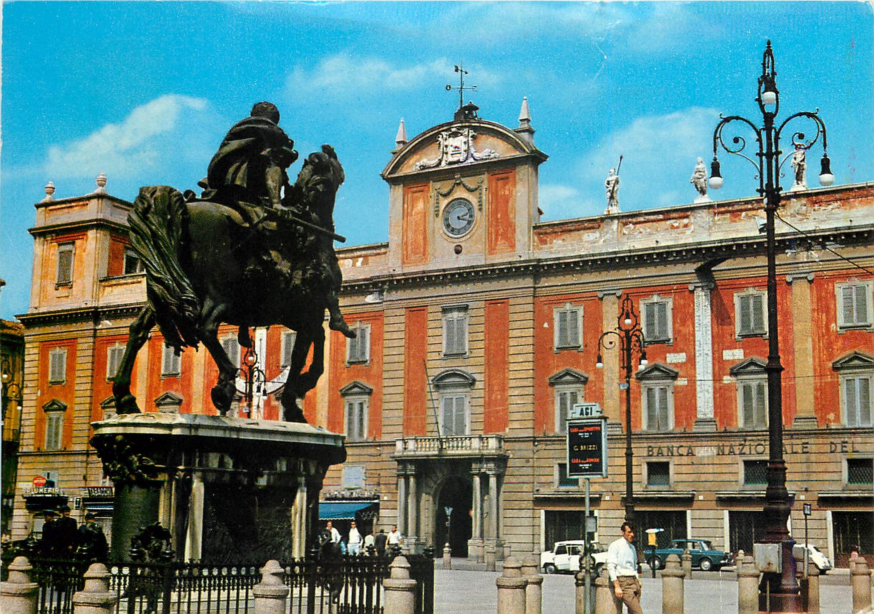 CPM Piacenza Place Cavalli et Monument a Farnese