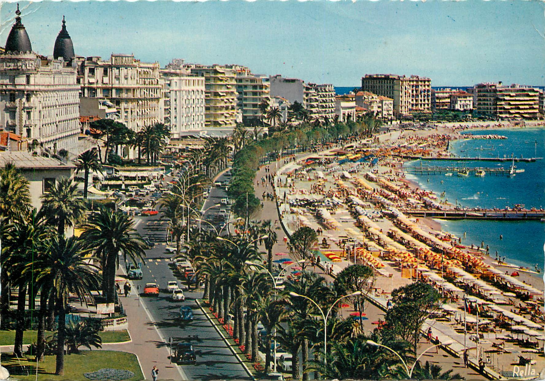 CPM La Cote d'Azur Cannes (A M) La Croisette et ses Plages a gauche le Carlton le Miramar et le Mart