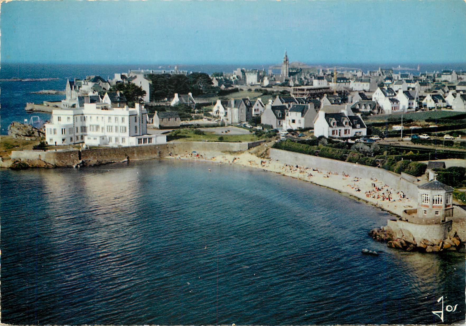 CPM La Bretagne en Couleurs Roscoff (Finistere) Rockroum et la Plage