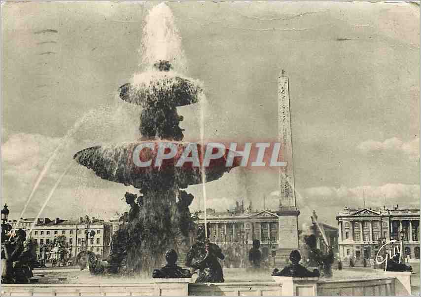 CPM Paris et ses merveilles La Place de la Concorde l'une des Fontaines et L'Obelisque
