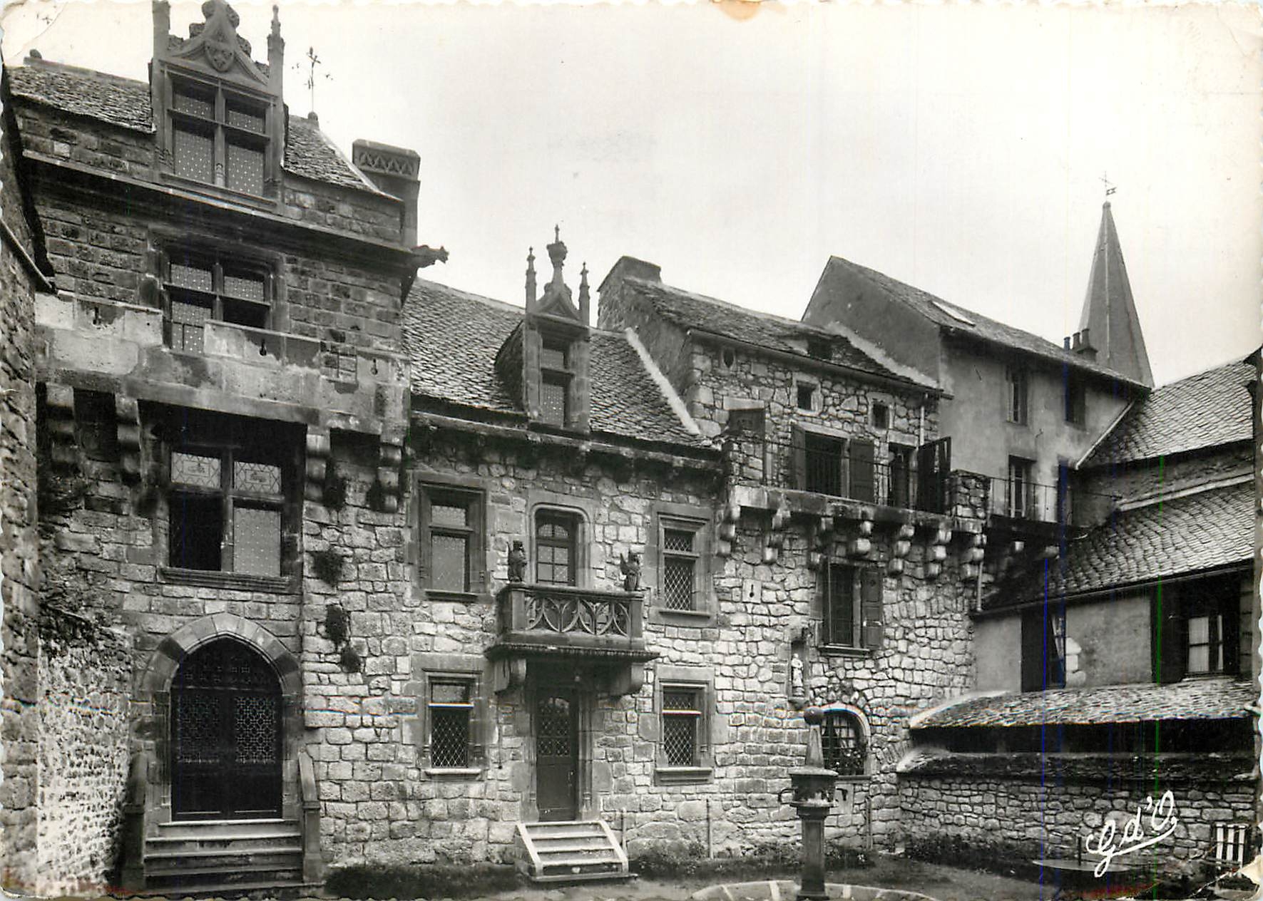 CPM L'Auvergne Sainte Marie des remparts