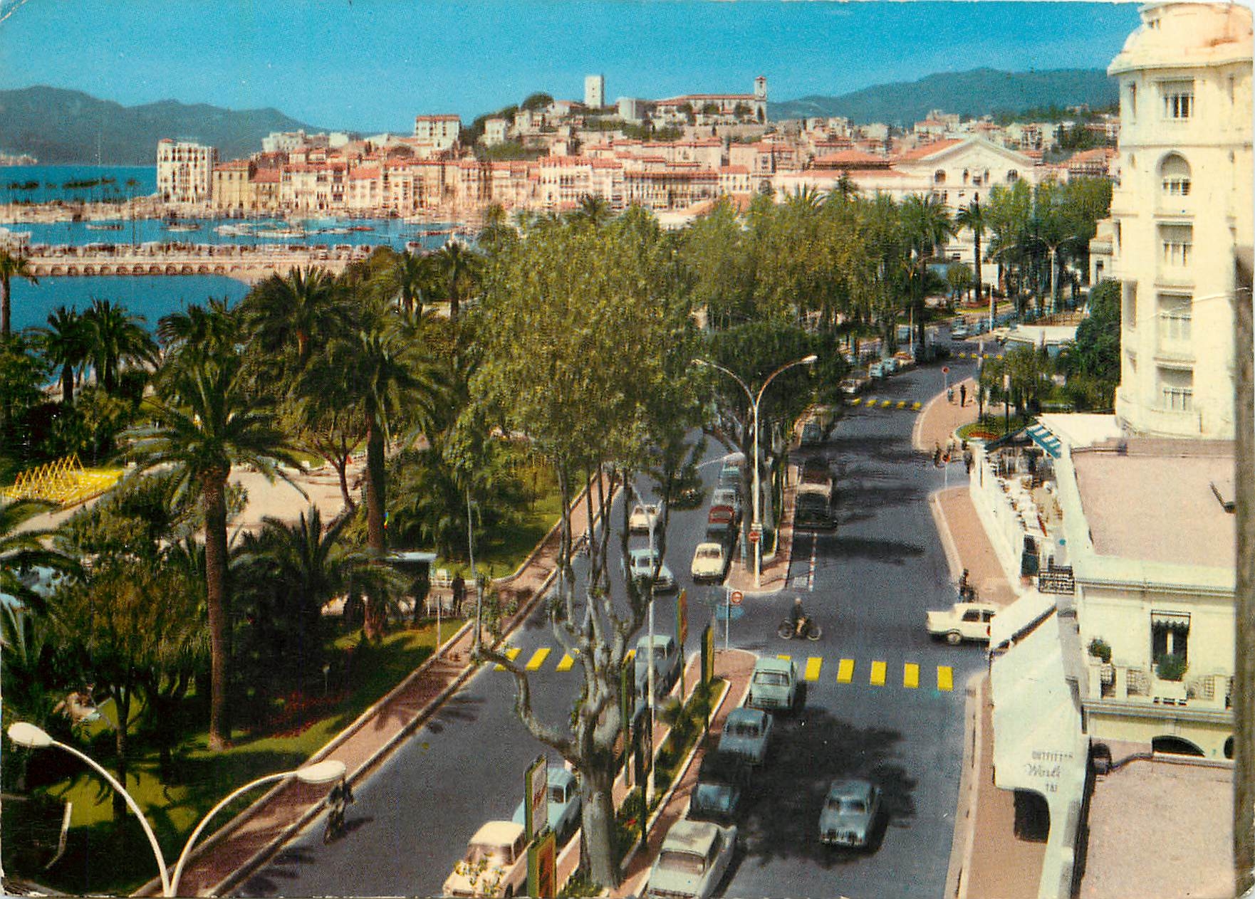 CPM Cannes La Promenade de la Croisette dans le fonds le Surquet