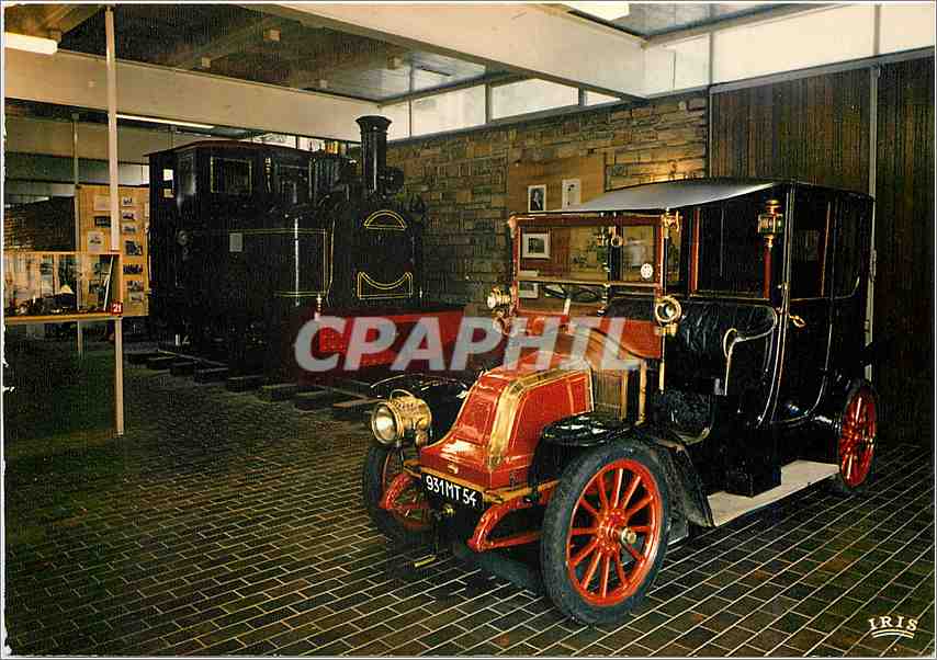 Voiture ancienne et locomotive — Musée de l'Histoire du Fer — Nancy-Jarville