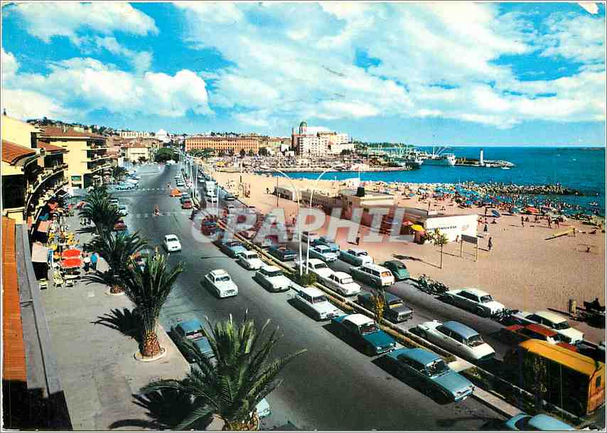 CPM La Cote d'Azur Frejus Plage (Var) Le Boulevard de la Liberation