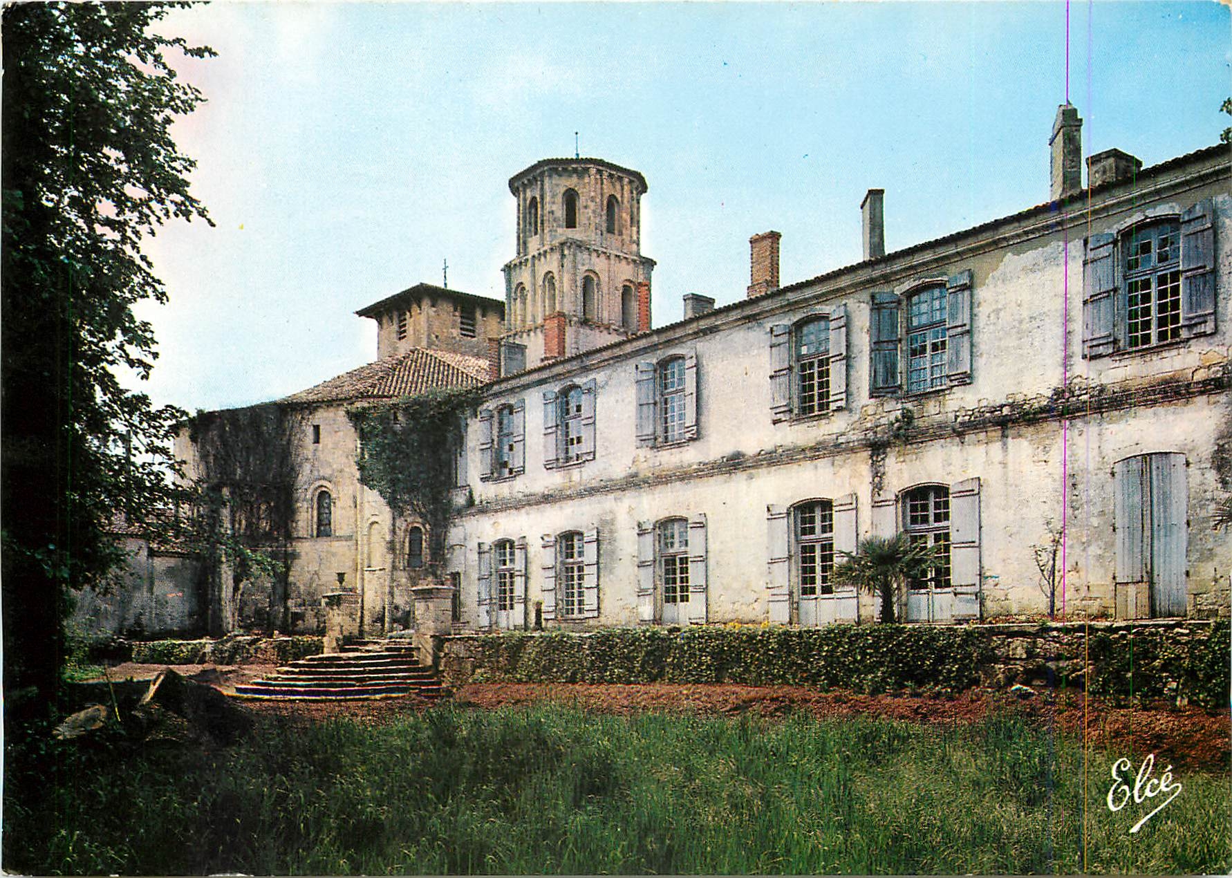 CPM Abbaye de Vertheuil (XVIIIe s) Terrasse et Grand Escaleir Abside de l'Eglise St Pierre (XIIe s)