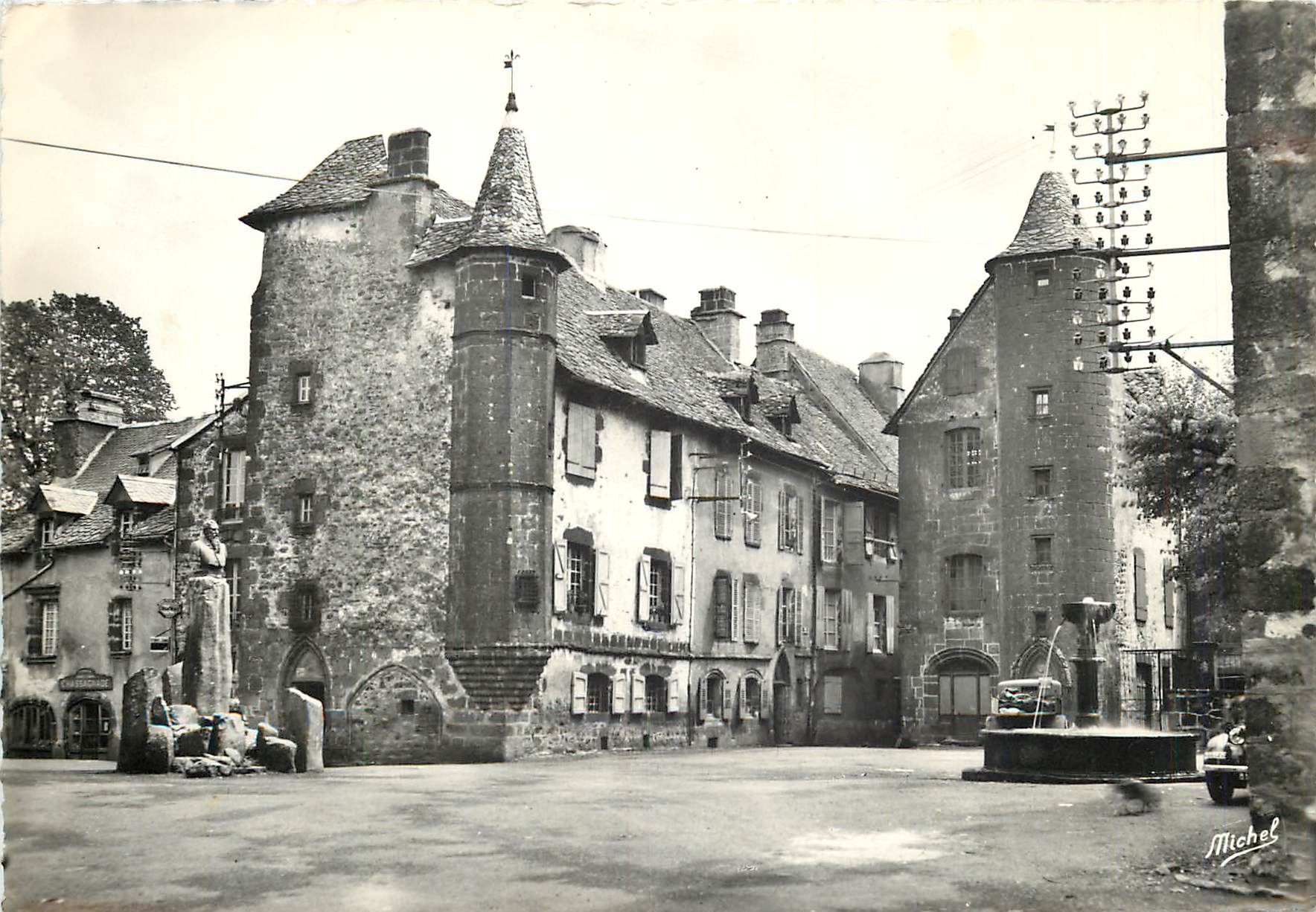 CPM Le Cantal Touristique par Michel Salers Maison Flogeac Maison du Marquis de Roquemanrel