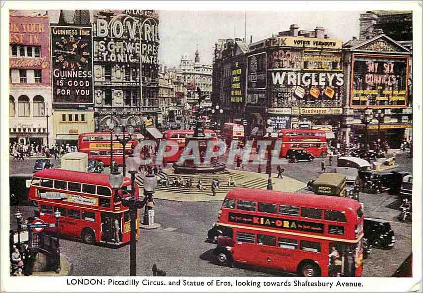 CPM London Piccadilly Circus and Statue of Eros Looking towards Shaftesbury Avenue Guinness Wrigleys