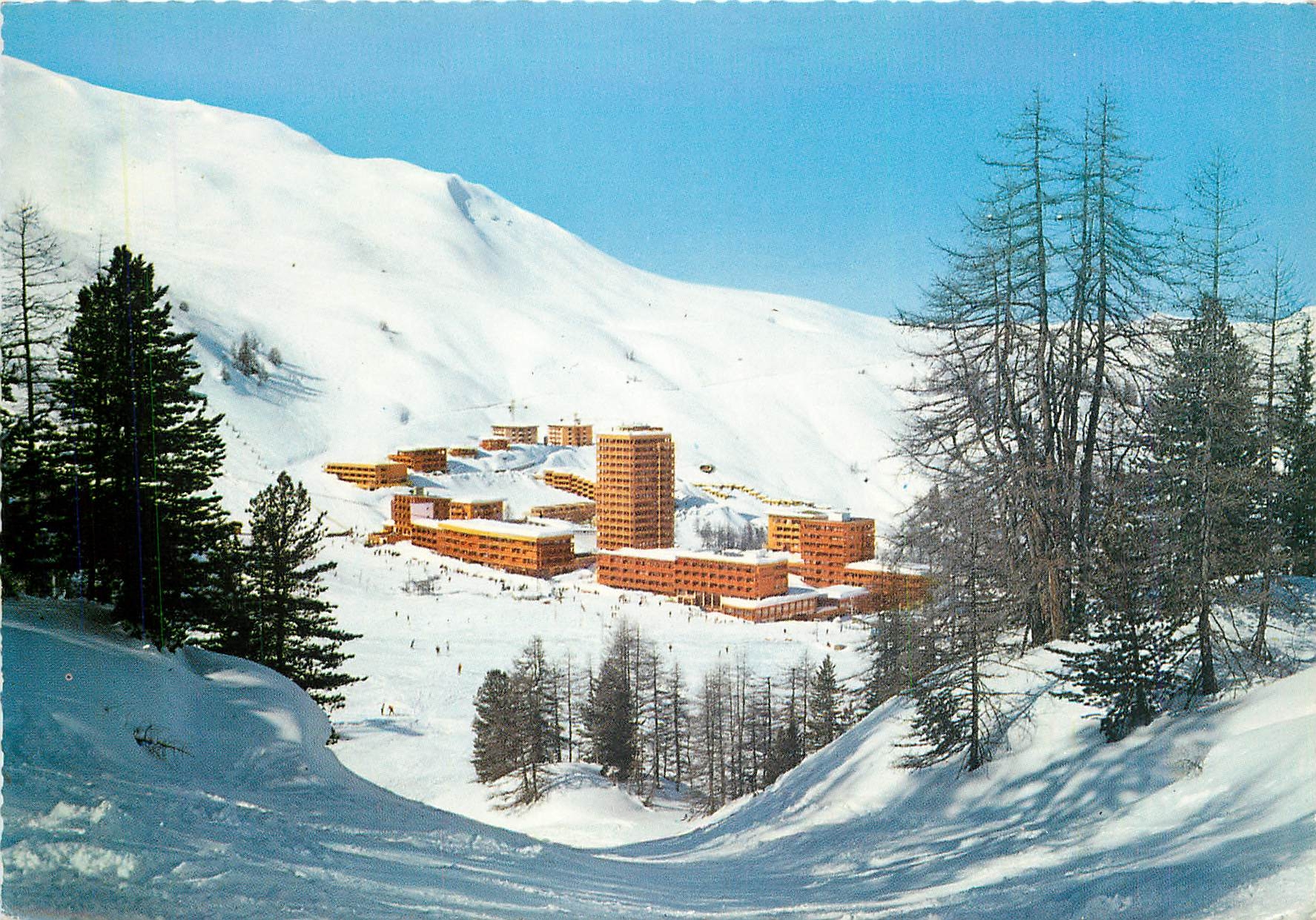 CPM La Plagne (Savoie) 1970 m vue generale sur la Station