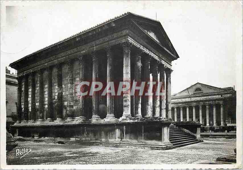 CPM Nimes (Gard) La maison Carree (monument romain)