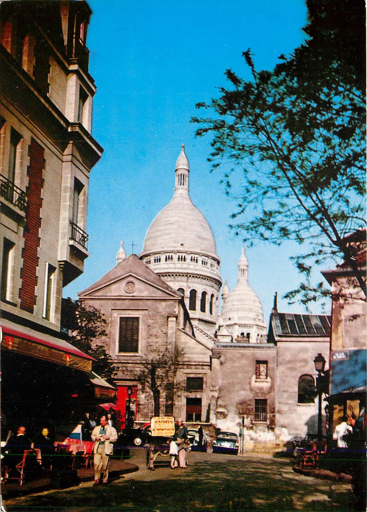 CPM Paris La Place du Tertre et le Sacre Coeur de Montmartre
