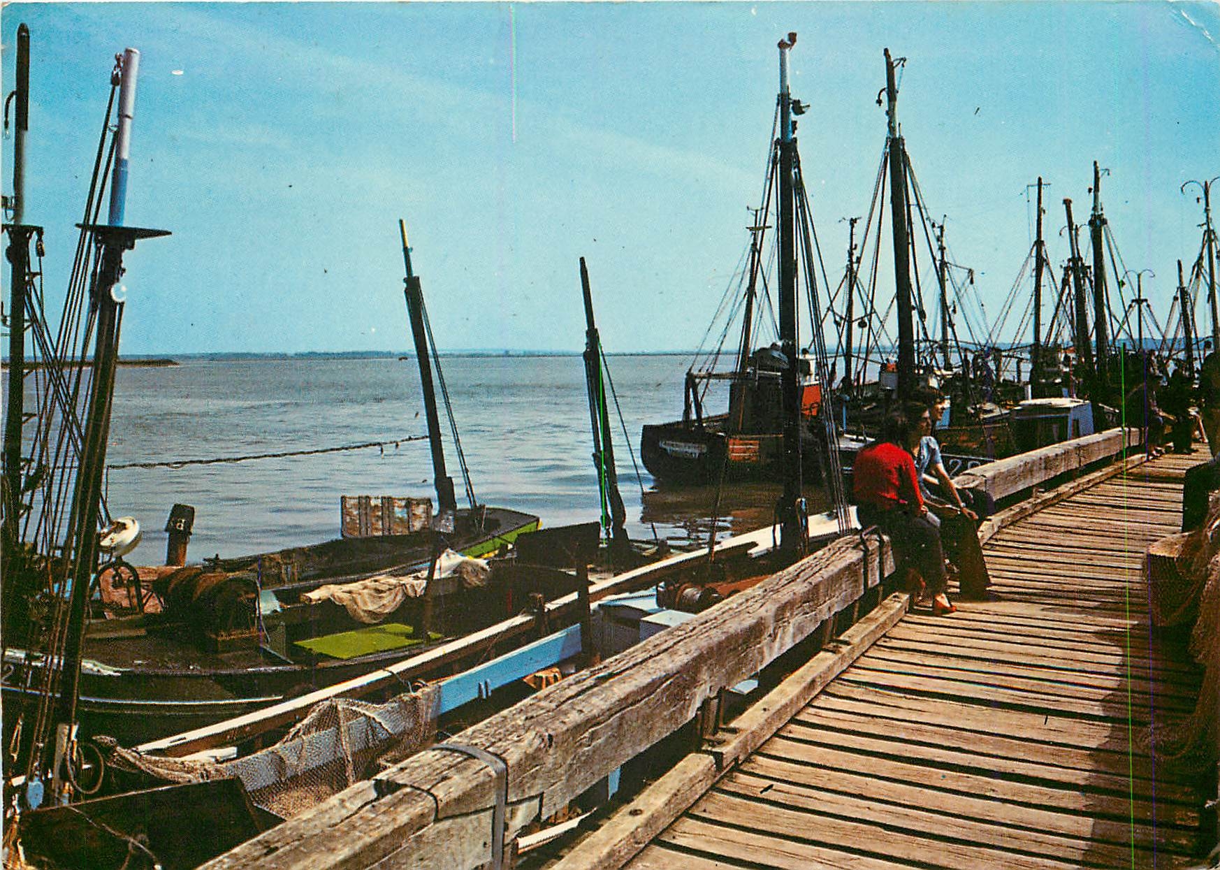 CPM Le Crotoy Plage (Somme) Le Port de peche et l'Estacade Bateaux