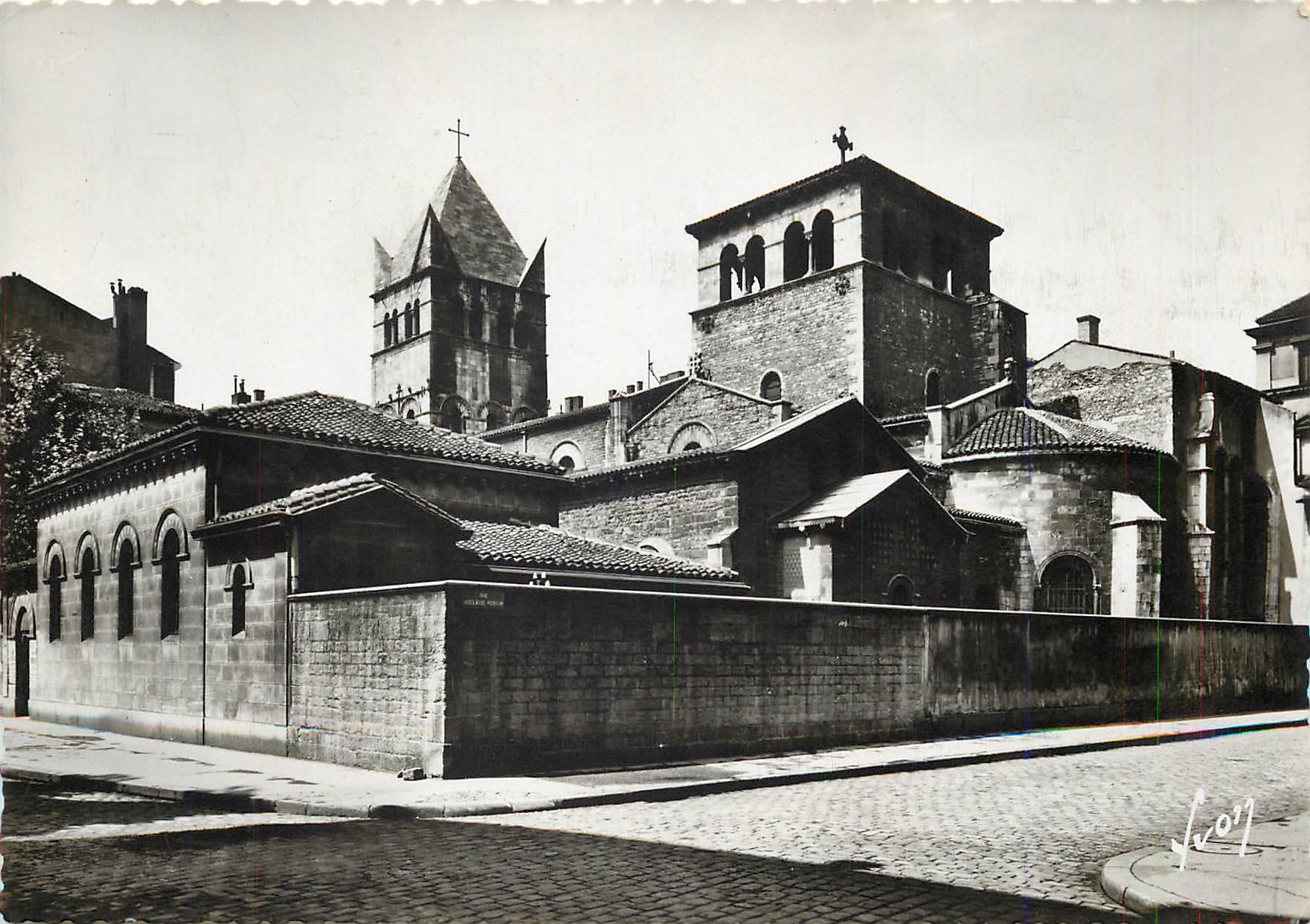 Lyon (Rhône) — Église Saint-Martin-d'Ainay (Xe siècle) — Les Éditions d'Art 'Von', Paris