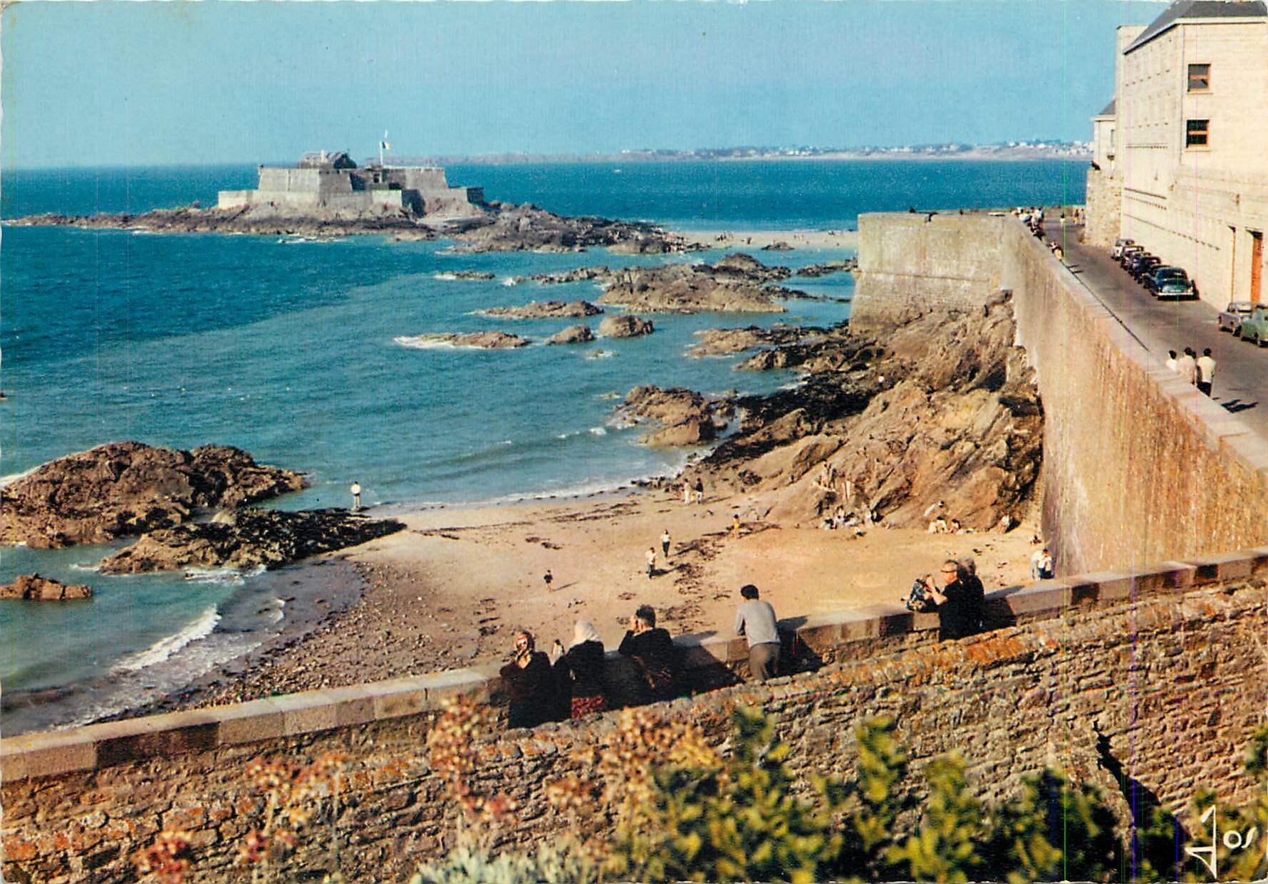 CPM La Bretagne en Coulerus Saint Malo (I et V) Les remparts et le Fort National