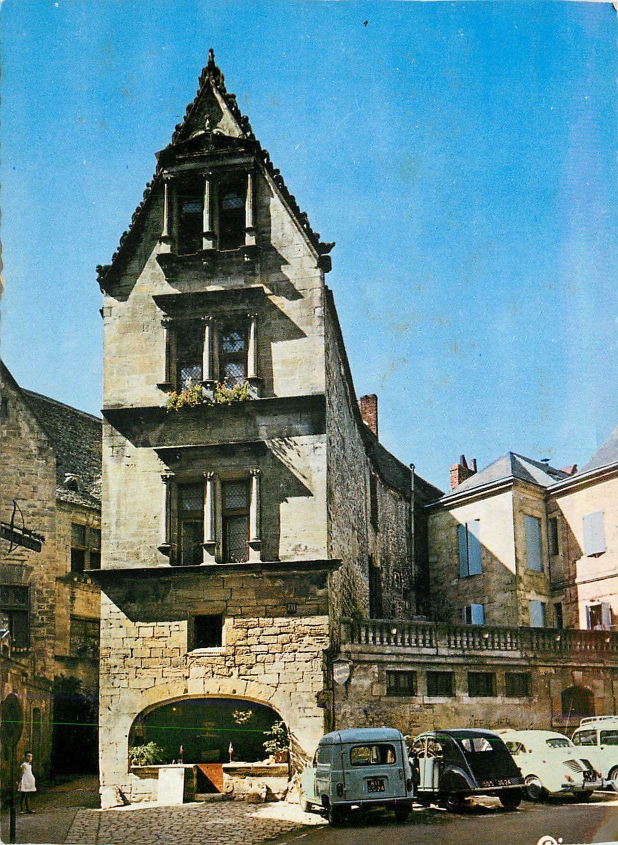 CPM Sarlat (Dordogne) L'Hotel de Malleville (S I de Sarlat)