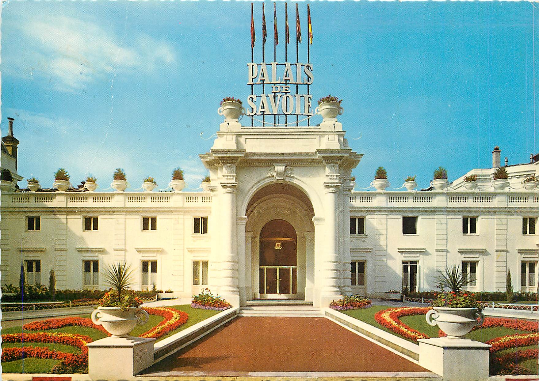 CPM Aix les Bains (Sav) Le Palais de Cavoie et ses parterres Fleuris (Arch Noiray)